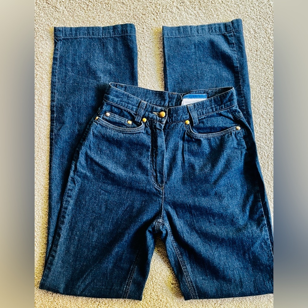 Rena Lange size 4 Italian blue jeans straight leg easy fit thru thighs fly front